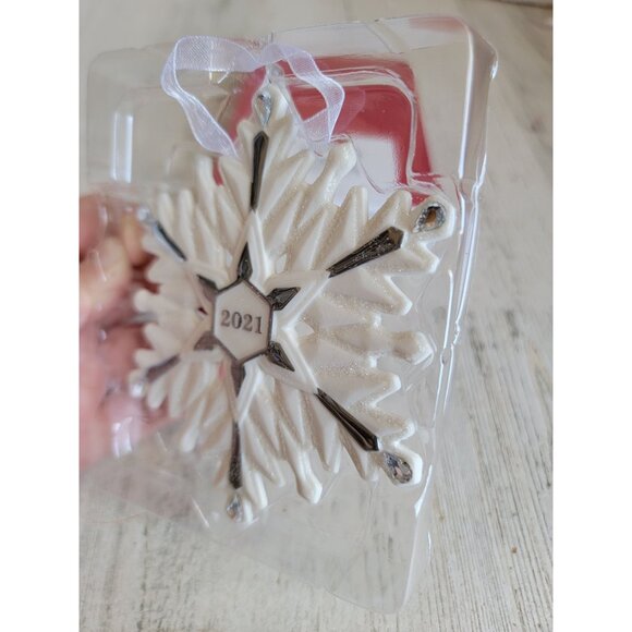 Hallmark snowflake glitter ornament Xmas White decor snow - Picture 4 of 6